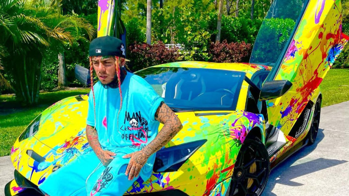 6ix9ine se vysmál rapperovi, jemuž umřel bratr 1 6ix9ine se vysmál rapperovi, jemuž umřel bratr 1