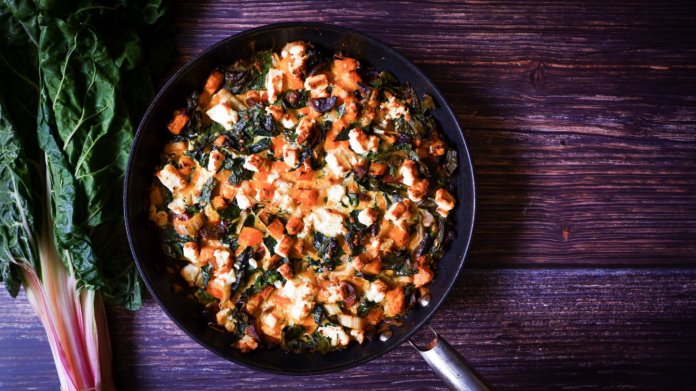 S Klárou v kuchyni: Frittata s dýní, mangoldem a fetou S Klárou v kuchyni: Frittata s dýní, mangoldem a fetou