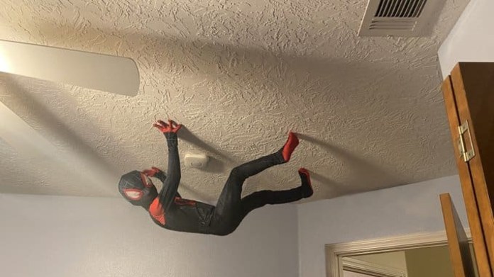 Otec roku vyrobil synovi kostým Spider-Mana 1 Otec roku vyrobil synovi kostým Spider-Mana 1