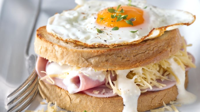 Croque Madame aneb Madam Křupavá Croque Madame aneb Madam Křupavá