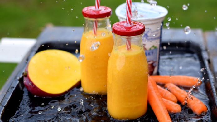 Mrkvové smoothie s mangem a banánem Mrkvové smoothie s mangem a banánem