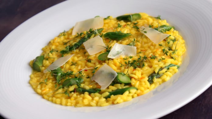 Milánské risotto se zeleným chřestem Milánské risotto se zeleným chřestem