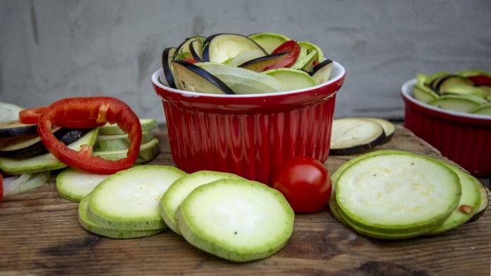 Ratatouille z rajčat, cukety, papriky a lilku Ratatouille z rajčat, cukety, papriky a lilku