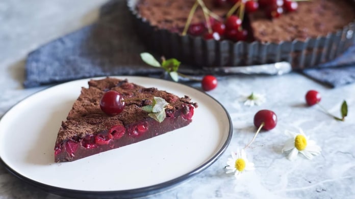 Kakaový clafoutis s višněmi Kakaový clafoutis s višněmi