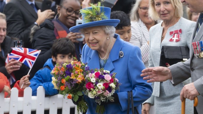 Královna reaguje na odchod Harryho a Meghan 1 Královna reaguje na odchod Harryho a Meghan 1