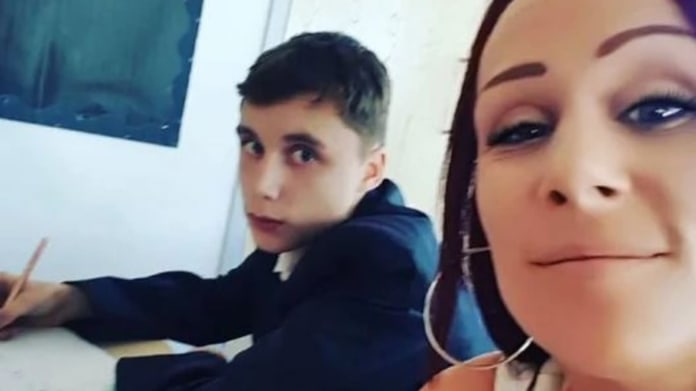 Matka si sedla k synovi 1 Matka si sedla k synovi 1
