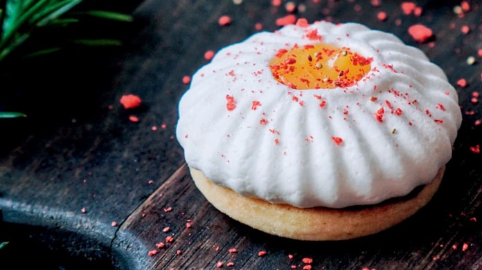 Linecké cukroví s meringue a citronovým krémem lemon curd Linecké cukroví s meringue a citronovým krémem lemon curd
