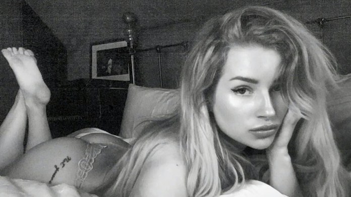 Sexy Lottie Moss (22) Sexy Lottie Moss (22)