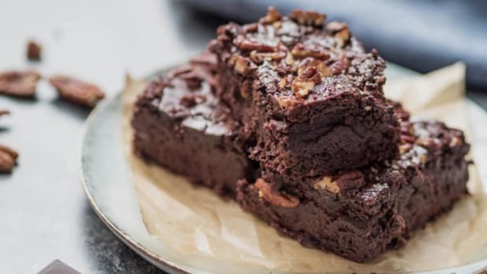 Bezlepkové brownies z kešu másla s pekanovými ořechy Bezlepkové brownies z kešu másla s pekanovými ořechy
