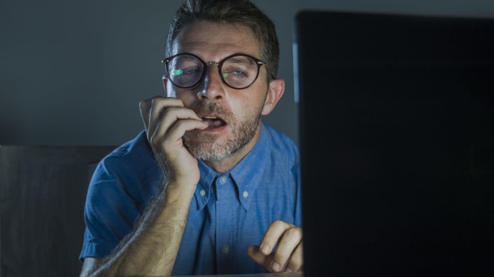 Neslyšící muž žaluje pornostránky 1 Neslyšící muž žaluje pornostránky 1