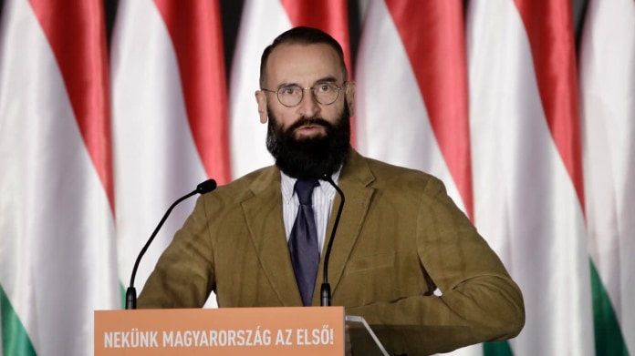 Maďarský europoslanec byl přistižen při orgiích. 1 Maďarský europoslanec byl přistižen při orgiích. 1