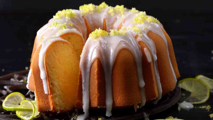 Citronovo-limetová bábovka s ledovou polevou Citronovo-limetová bábovka s ledovou polevou