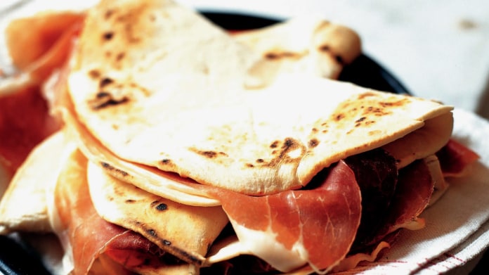 Piadine - chlebové placky z Emilia-Romagna Piadine - chlebové placky z Emilia-Romagna