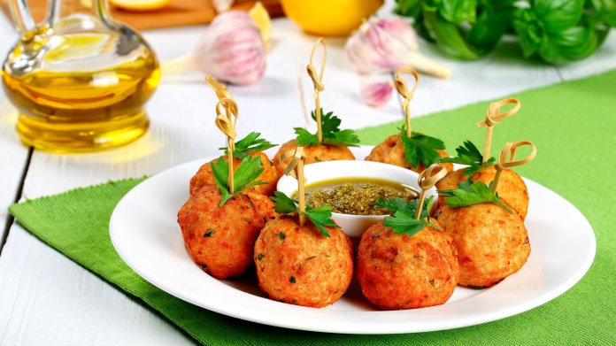 Smažené sýrové koule polpette s mozzarellou Smažené sýrové koule polpette s mozzarellou