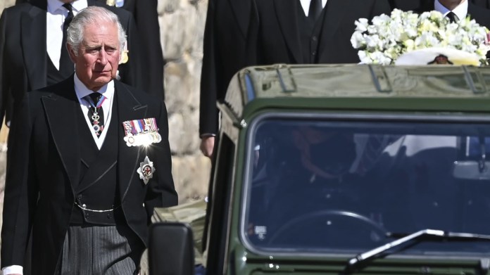 Princ Charles za rakví svého otce prince Philipa Princ Charles za rakví svého otce prince Philipa