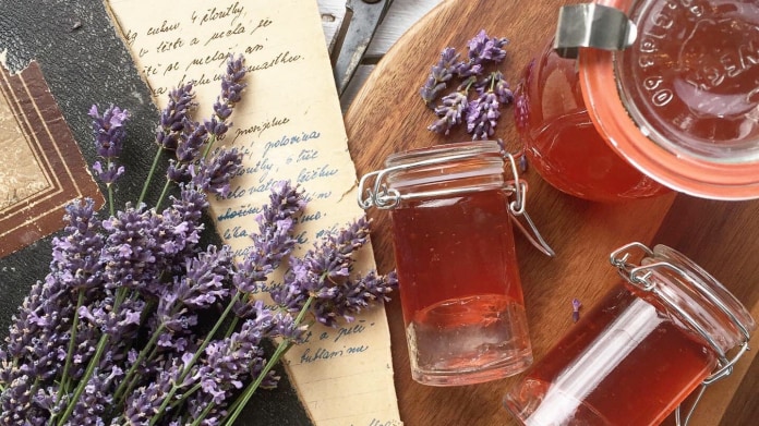 Domácí levandulový sirup Domácí levandulový sirup