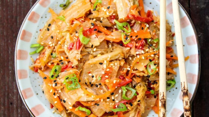 Korejský salát kimchi Korejský salát kimchi