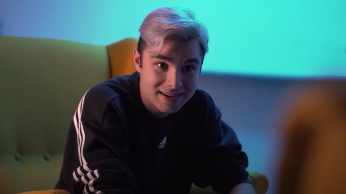 Adam Kajumi a vyjádření k párty. 1 Adam Kajumi a vyjádření k párty. 1
