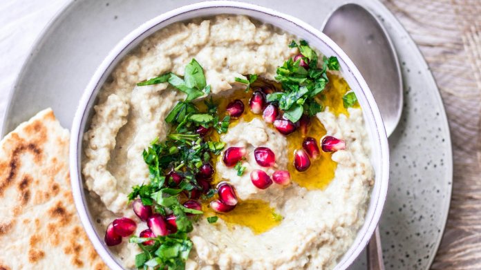 Baba ganoush: Kořeněný lilkový dip Baba ganoush: Kořeněný lilkový dip