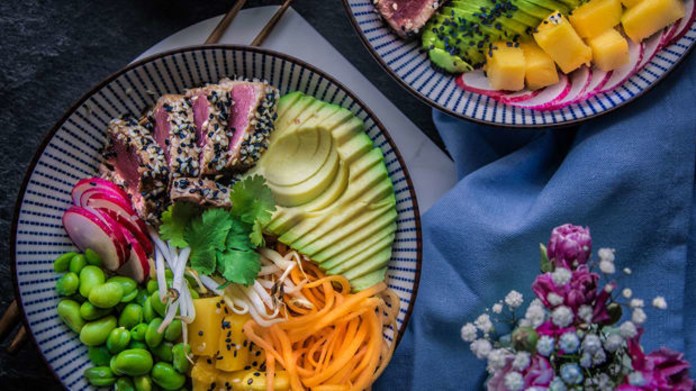 Tuna bowl – grilovaný tuňák se zeleninou Tuna bowl – grilovaný tuňák se zeleninou