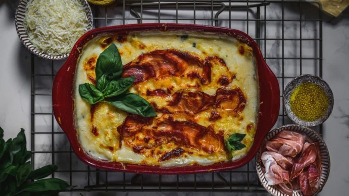 Sýrové lasagne s tyrolským špekem Sýrové lasagne s tyrolským špekem