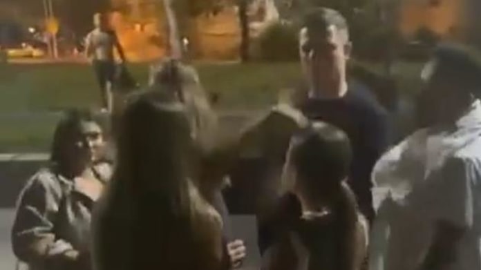 Brutální útok na dívky. Brutální útok na dívky.