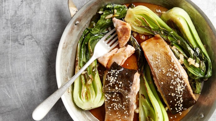 Losos teriyaki s pak choi salátem Losos teriyaki s pak choi salátem
