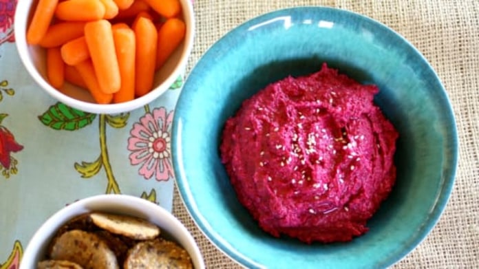 Hummus z pečené červené řepy Hummus z pečené červené řepy
