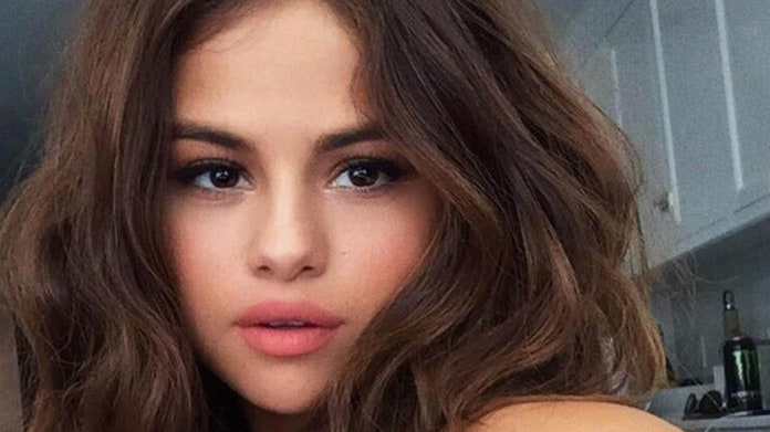 S dlouhými vlasy se nám Selena Gomez líbí nejvíce. S dlouhými vlasy se nám Selena Gomez líbí nejvíce.