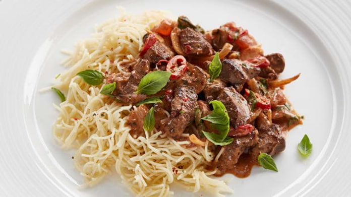Vermicelli s kuřecími jatýrky a rajčatovou omáčkou Vermicelli s kuřecími jatýrky a rajčatovou omáčkou