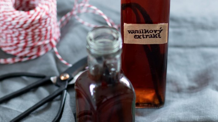 Pravý vanilkový extrakt naložený ve vodce Pravý vanilkový extrakt naložený ve vodce