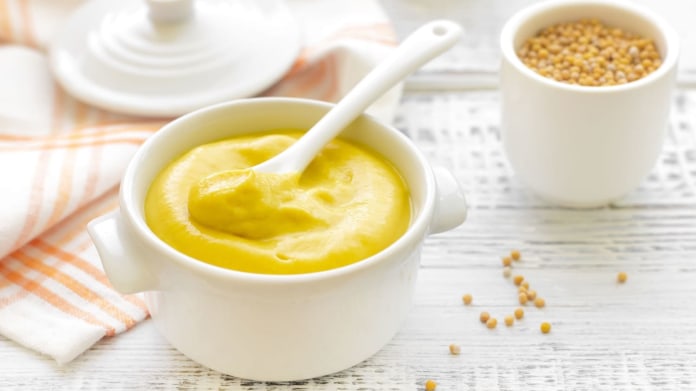 Domácí hořčice: ananasová, citronová a medová Domácí hořčice: ananasová, citronová a medová