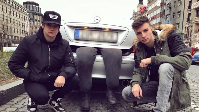 TVTwixx a MikeJePan - mrtvola v autě 2 TVTwixx a MikeJePan - mrtvola v autě 2