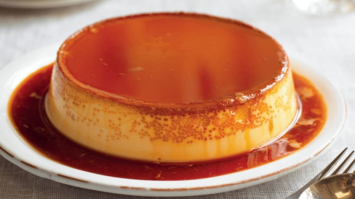 Crème caramel – jemný mléčný pudink s karamelem Crème caramel – jemný mléčný pudink s karamelem