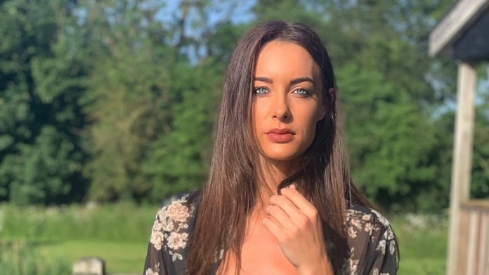Britská youtuberka zemřela při jízdě na elektrické koloběžce 1 Britská youtuberka zemřela při jízdě na elektrické koloběžce 1