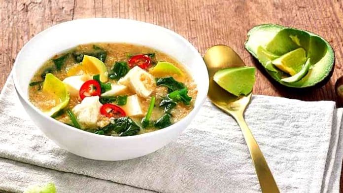 Miso polévka s quinoou a špenátem Miso polévka s quinoou a špenátem