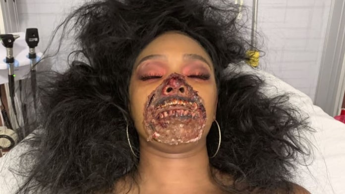 Žena se zombie make-upem děsila lékaře v nemocnici 3 Žena se zombie make-upem děsila lékaře v nemocnici 3