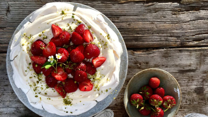 Pavlova s amaretto krémem Pavlova s amaretto krémem