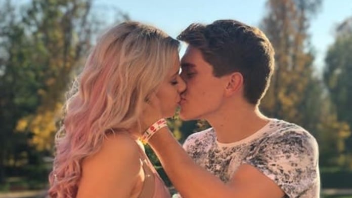 Youtuberka Mína s přítelem. Youtuberka Mína s přítelem.