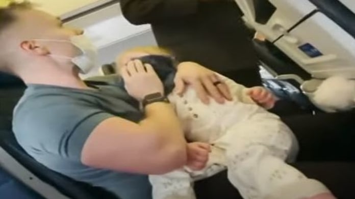 Rodinu vyhodili z letadla kvůli porušení pravidel 1 Rodinu vyhodili z letadla kvůli porušení pravidel 1
