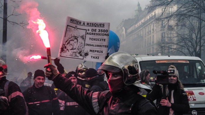 Hasiči protestovali za vyšší plat Hasiči protestovali za vyšší plat