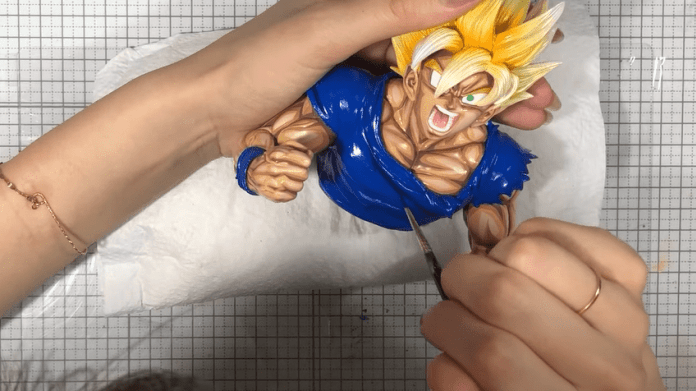 Umělkyně vytváří realistické anime figurky. Umělkyně vytváří realistické anime figurky.