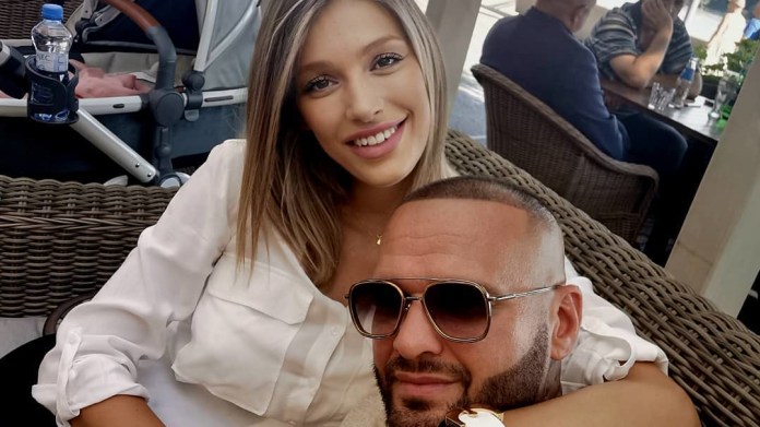 Jasmina Alagič hýří na fotkách štěstím Jasmina Alagič hýří na fotkách štěstím