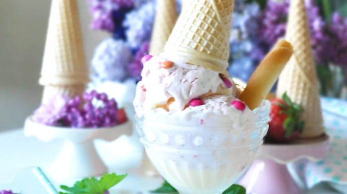 Lahodná jahodová zmrzlina ze tří ingrediencí Lahodná jahodová zmrzlina ze tří ingrediencí
