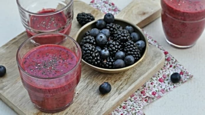 Borůvkovo-ostružinové smoothie Borůvkovo-ostružinové smoothie
