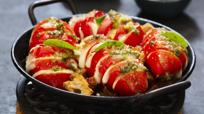 Rajčata à la Hasselback Rajčata à la Hasselback