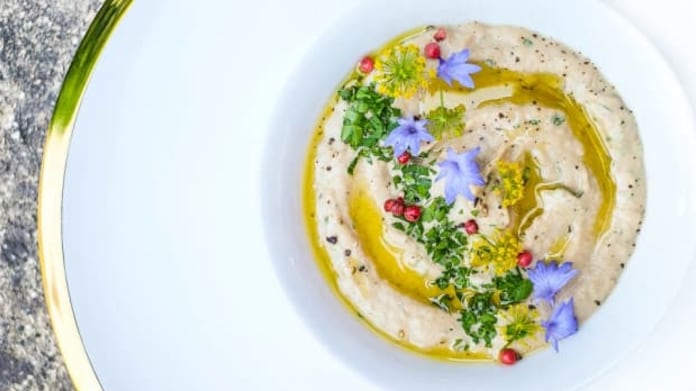 Grilovaná lilková pomazánka Baba Ghanoush Grilovaná lilková pomazánka Baba Ghanoush