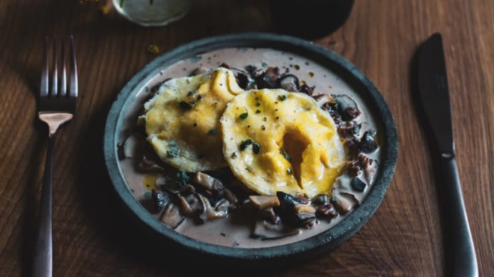 Ravioli s houbovou omáčkou Ravioli s houbovou omáčkou