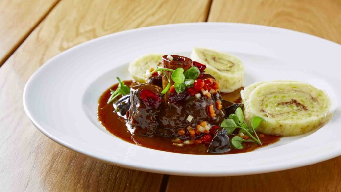 Jelení ossobuco s pivní omáčkou Jelení ossobuco s pivní omáčkou
