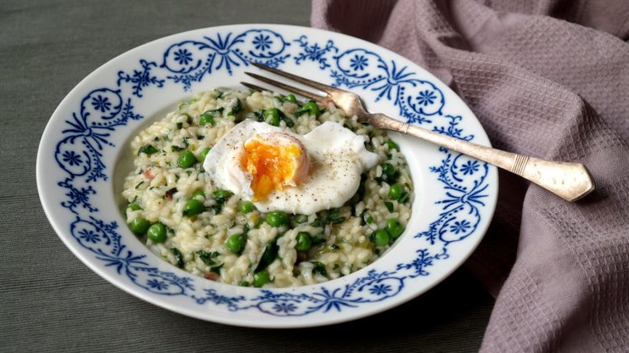 Jarní risotto s medvědím česnekem a hráškem Jarní risotto s medvědím česnekem a hráškem
